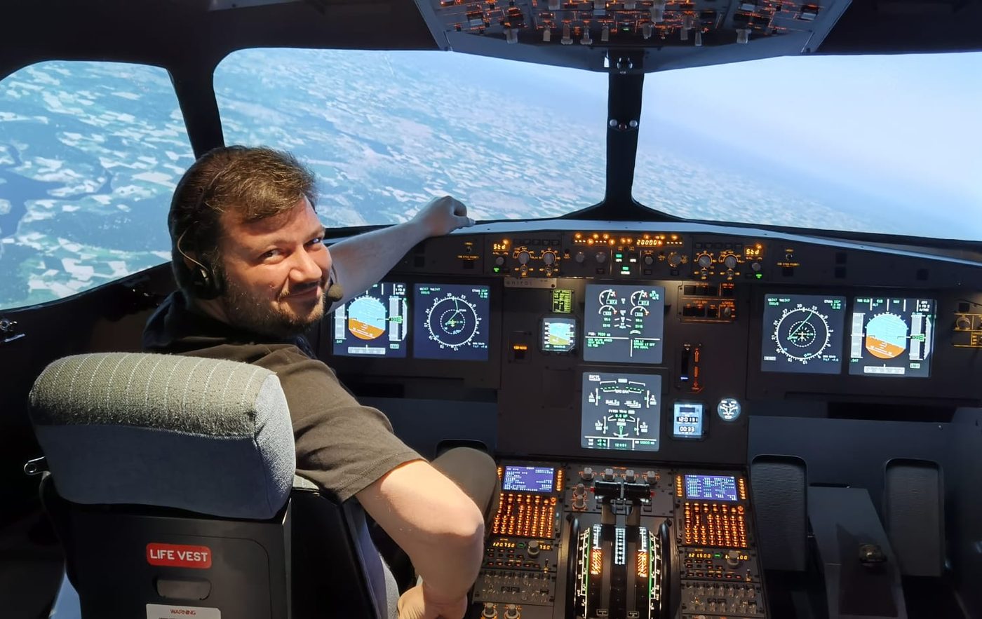 Urcă la manșă fără să fii pilot